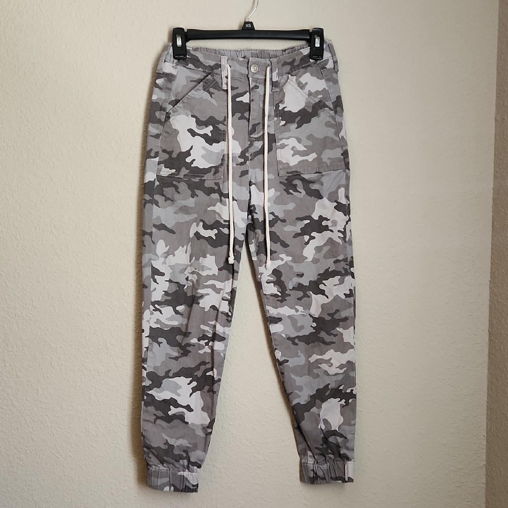 No Boundaries Gray Camo Pants
